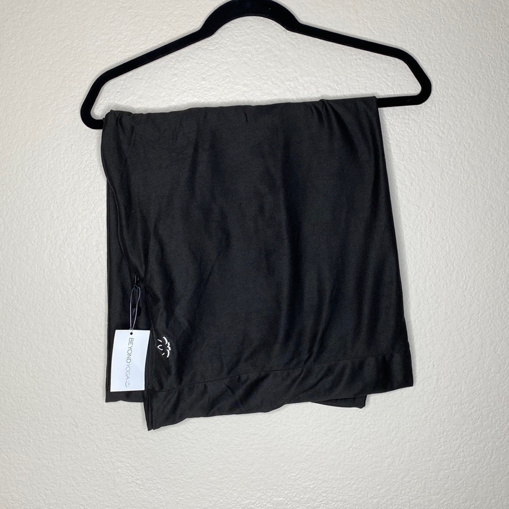 Beyond Yoga scarf infinity pocket one size very soft NWT